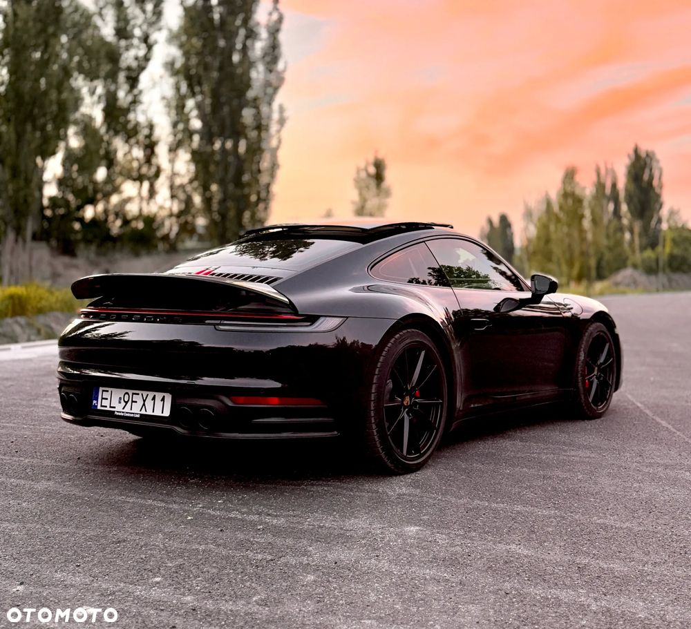Porsche 911 Carrera 4S - 22