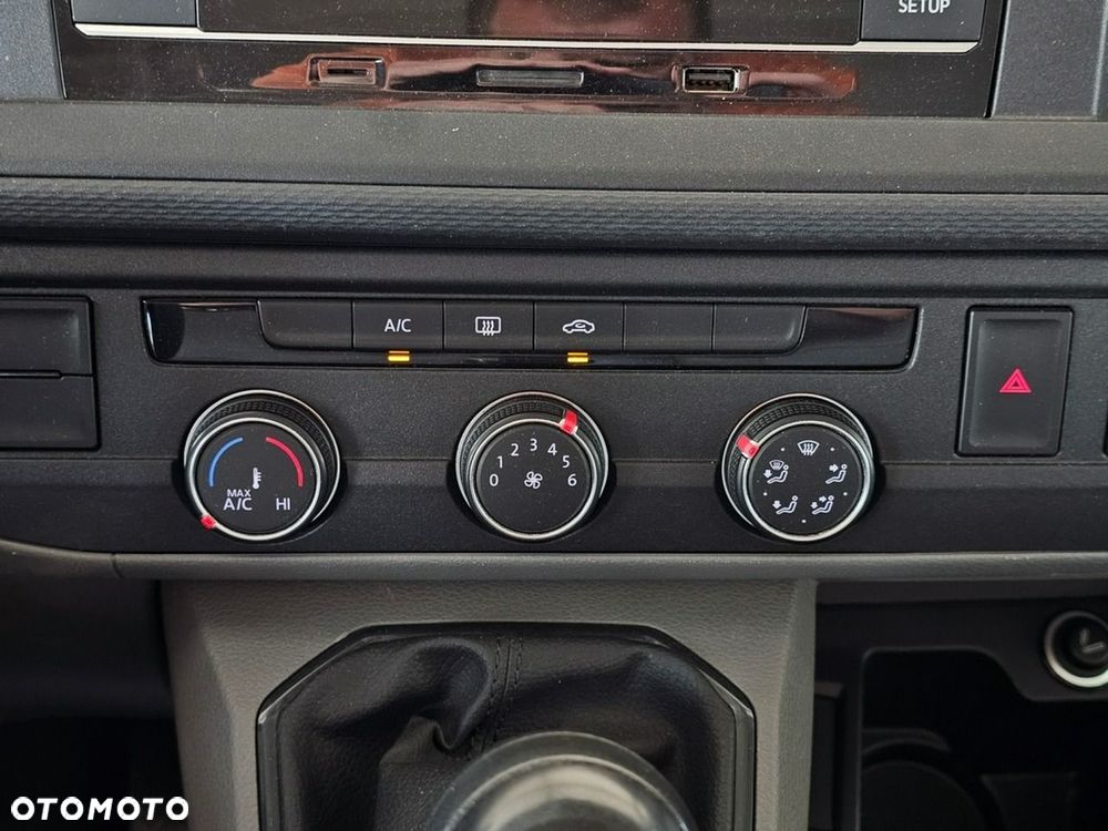 Volkswagen Transporter - 25