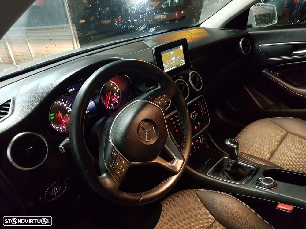 Mercedes-Benz CLA 200 CDI Urban - 16