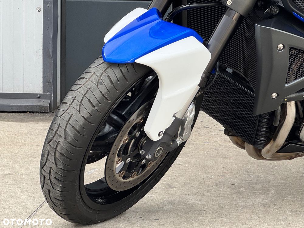 Suzuki GSX - 27