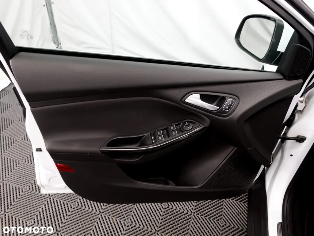 Ford Focus 2.0 TDCi Titanium ASS - 14