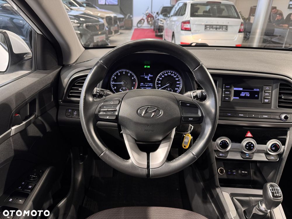 Hyundai Elantra - 17