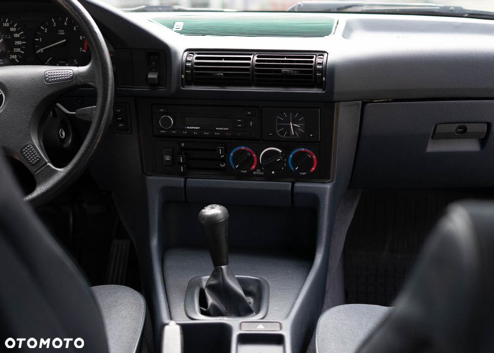 BMW Seria 5 520i - 28