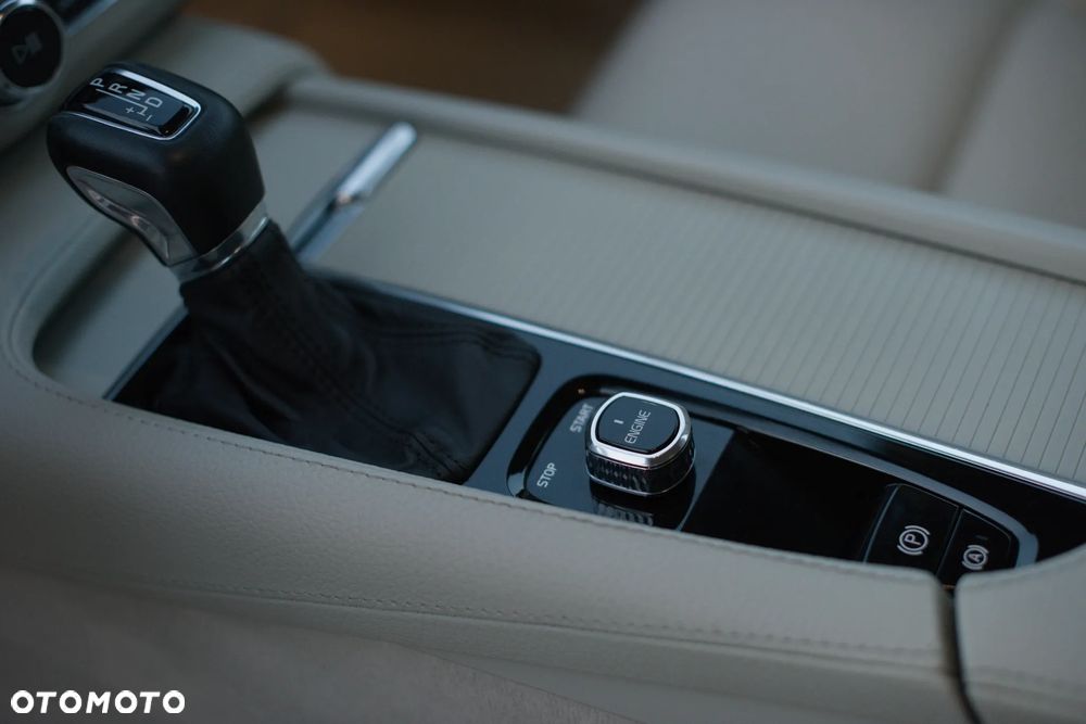 Volvo V90 D5 AWD Momentum - 15