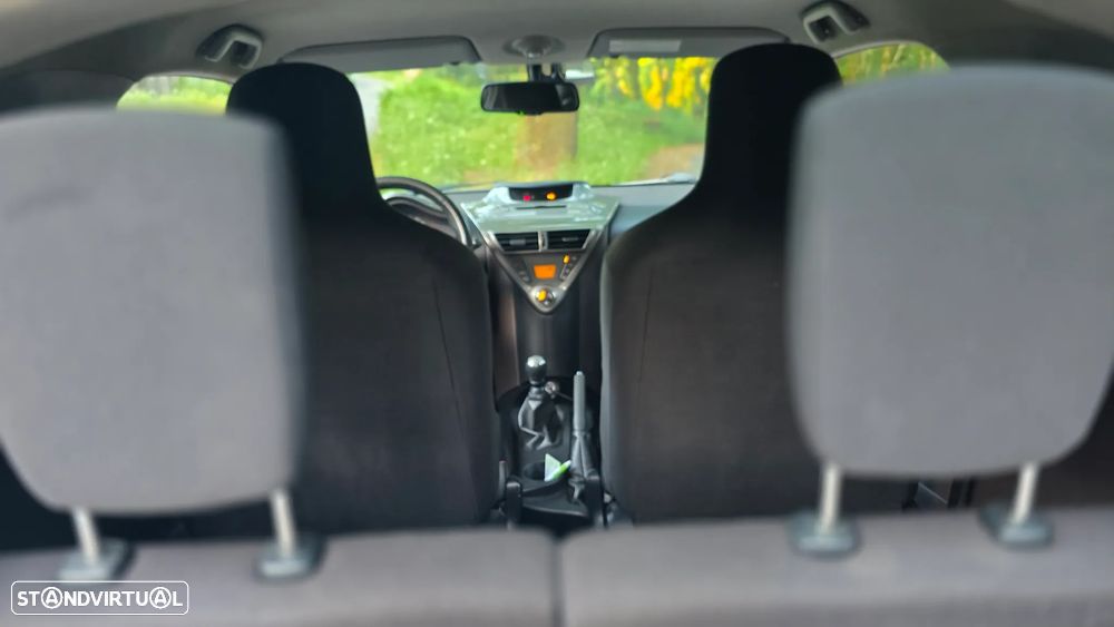 Toyota iQ 1.4 D-4D + - 23