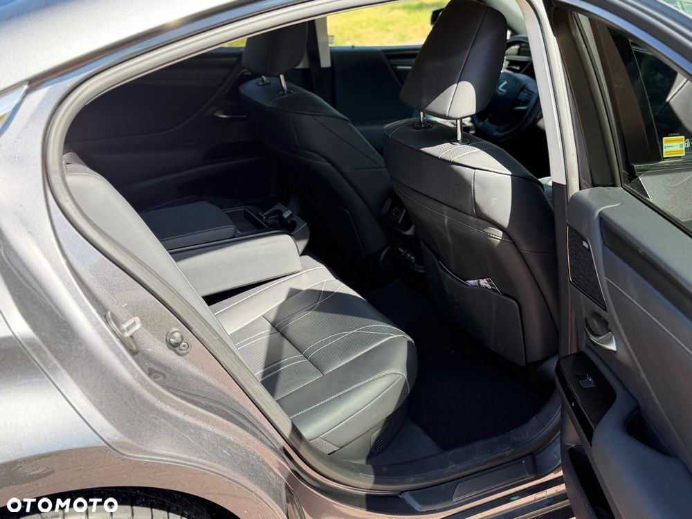 Lexus ES 300h Prestige - 28