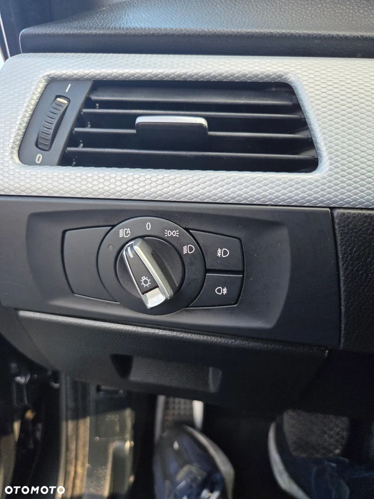 BMW Seria 3 320d DPF Touring - 15