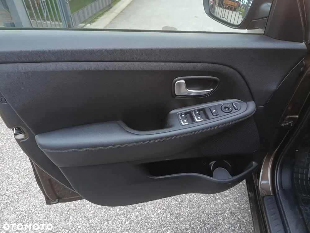 Kia Carens - 12
