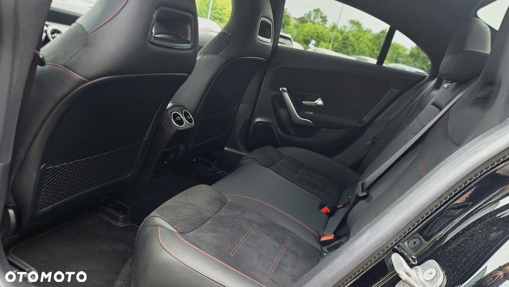 Mercedes-Benz CLA - 12