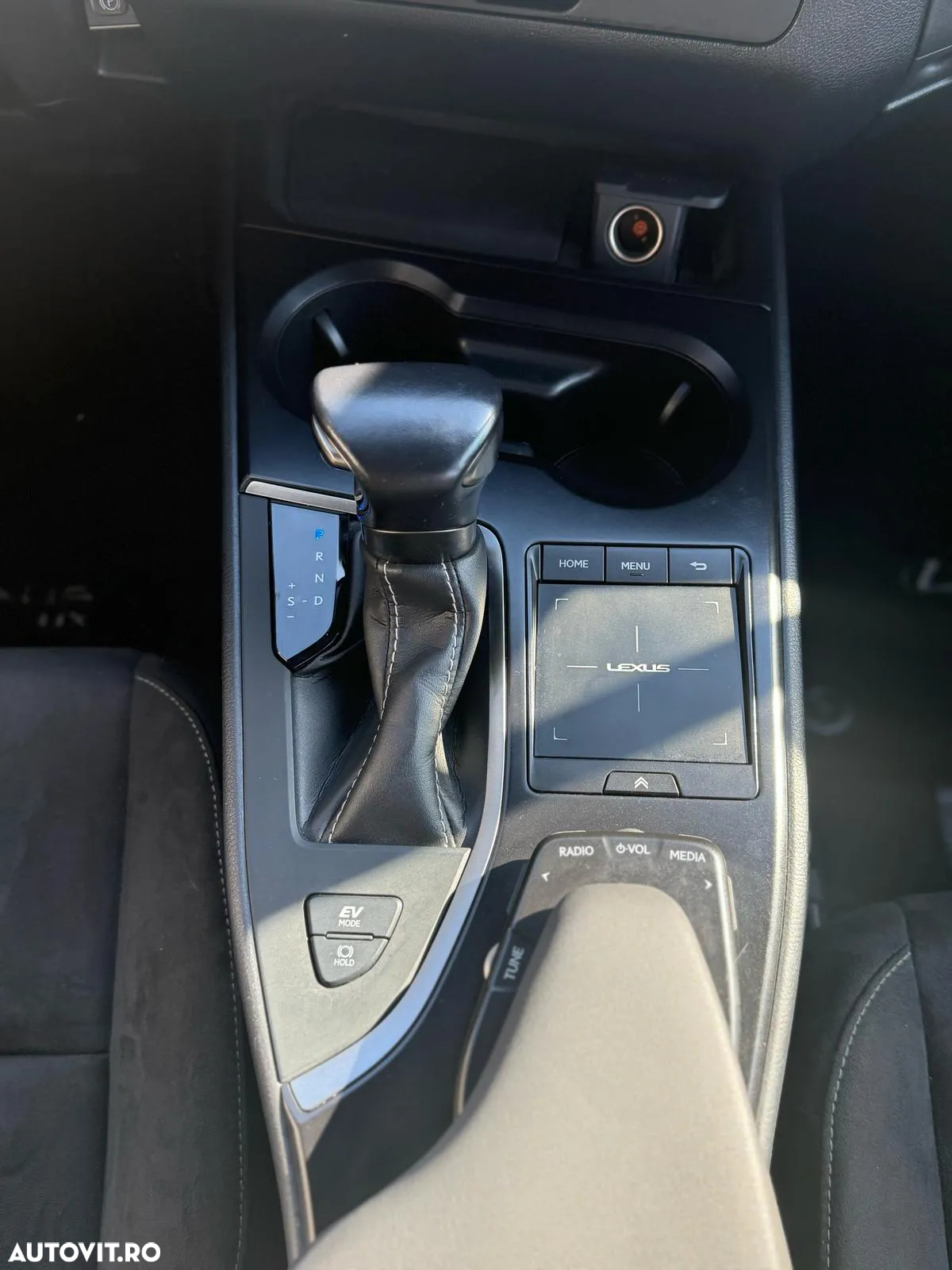 Lexus UX 250h 2.0L HEV 20H- (178 HP) 4X2 CVT Business - 14