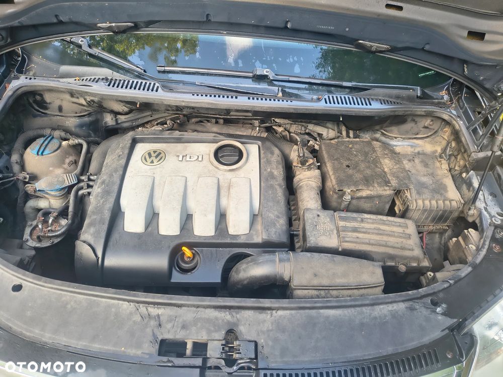 Volkswagen Touran - 12