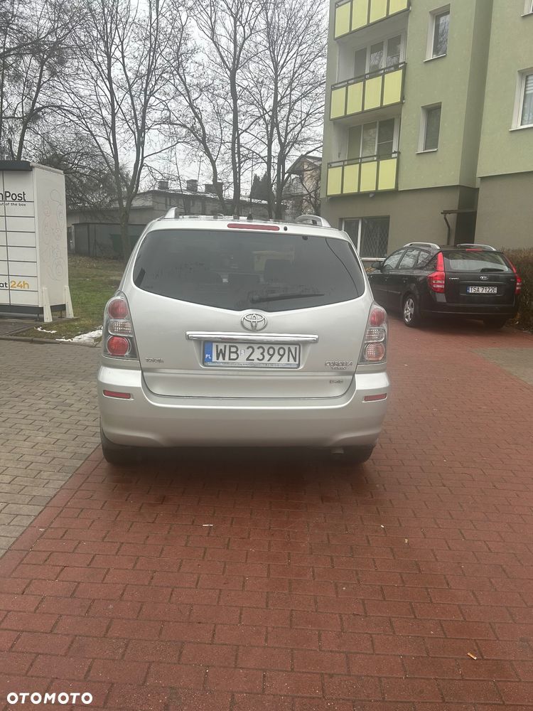 Toyota Corolla Verso 2.2 D-4D X - 5