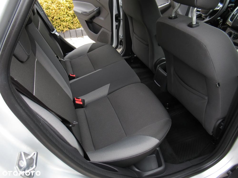 Ford Focus 1.6 Ambiente - 38