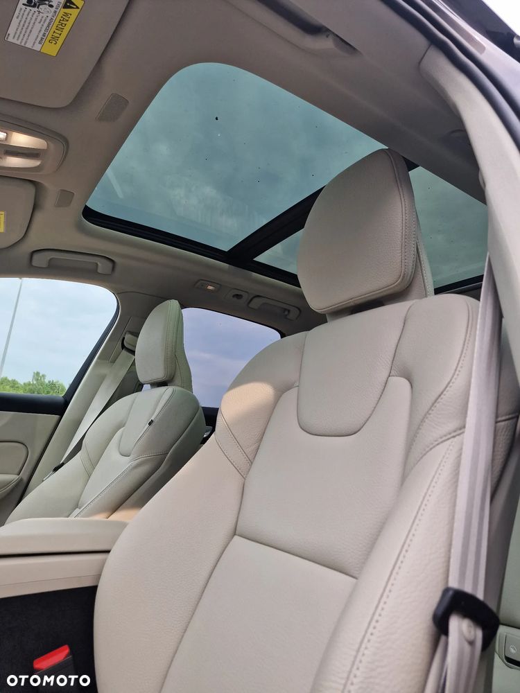 Volvo XC 60 T8 AWD Recharge Plus Bright - 32