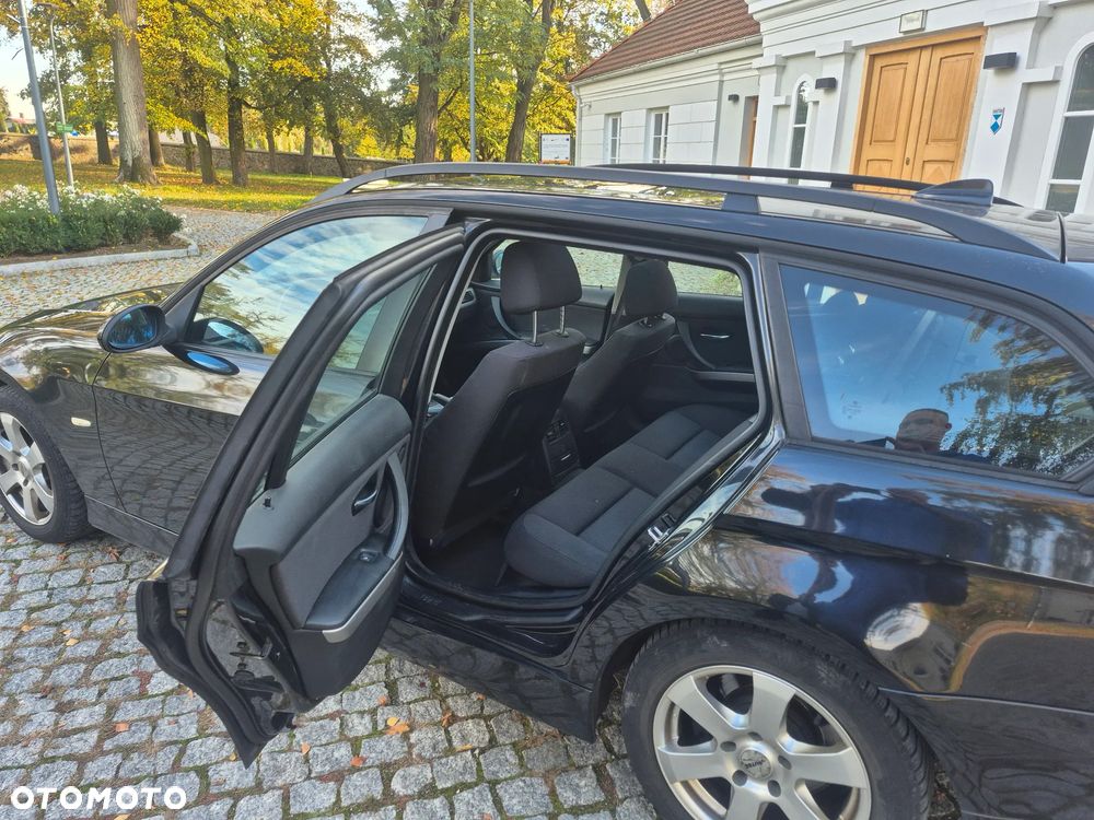BMW Seria 3 318i - 29