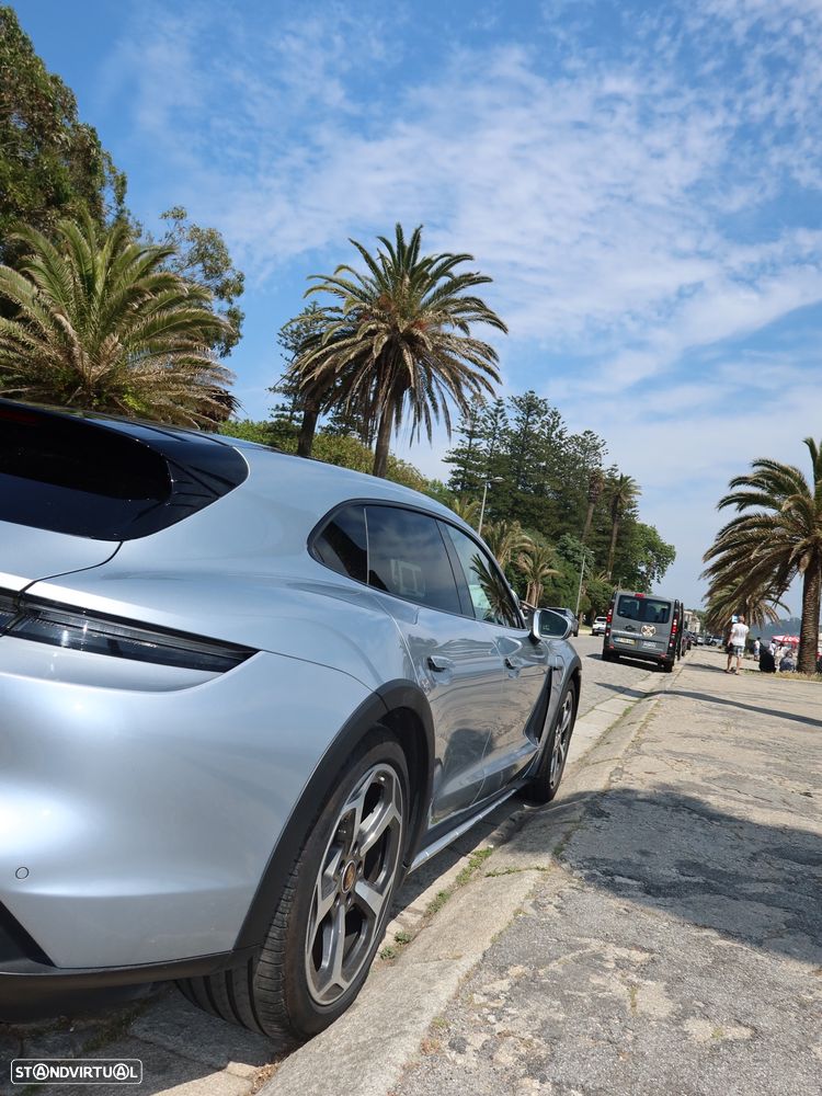 Porsche Taycan Cross Turismo 4 - 2