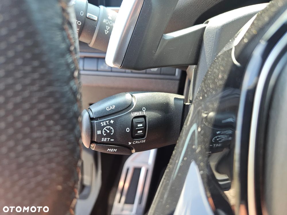 Peugeot 3008 THP 165 EAT6 Stop & Start Allure - 28