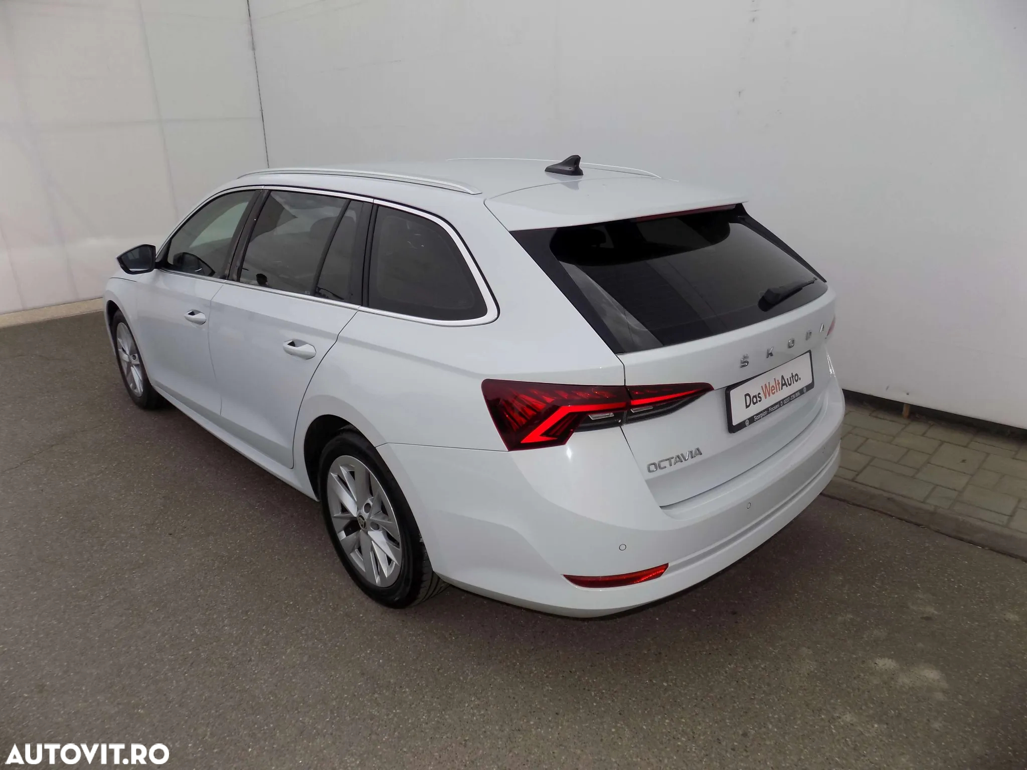 Skoda Octavia 2.0 TDI DSG Style - 3