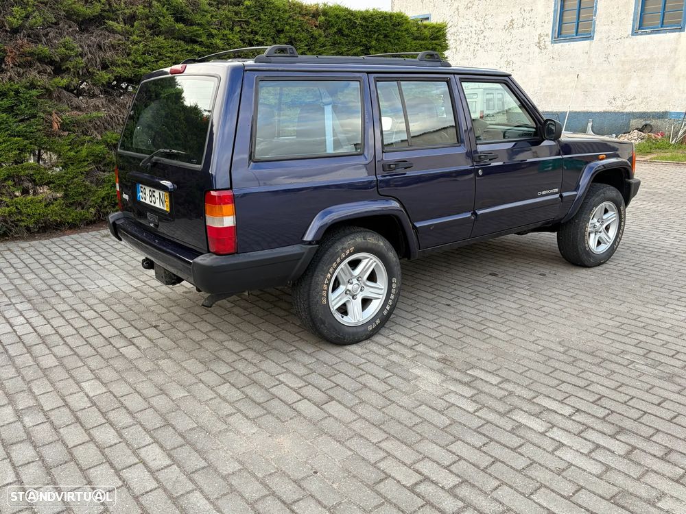 Jeep Cherokee 2.5 TD Sport Oficial - 3