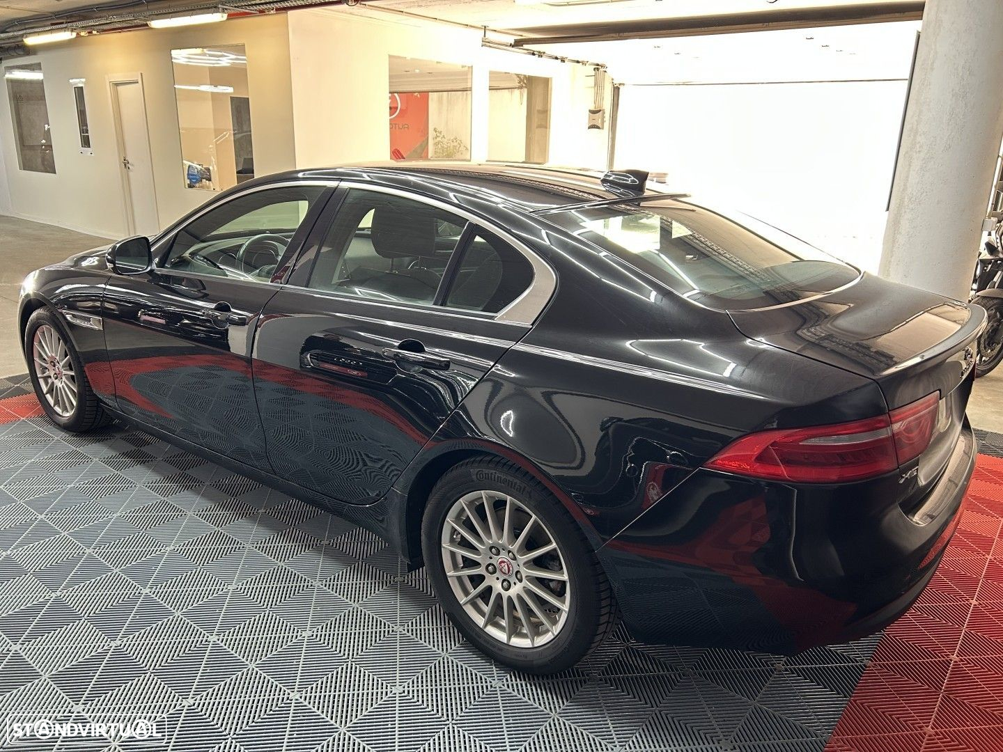 Jaguar XE 2.0 D Prestige - 6