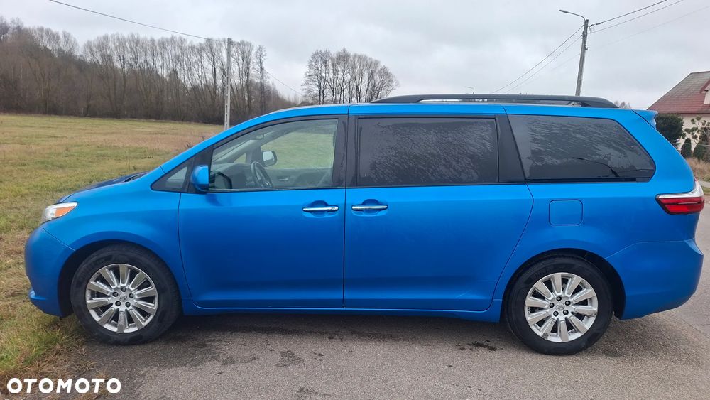 Toyota Sienna 3.5 XLE AWD - 4