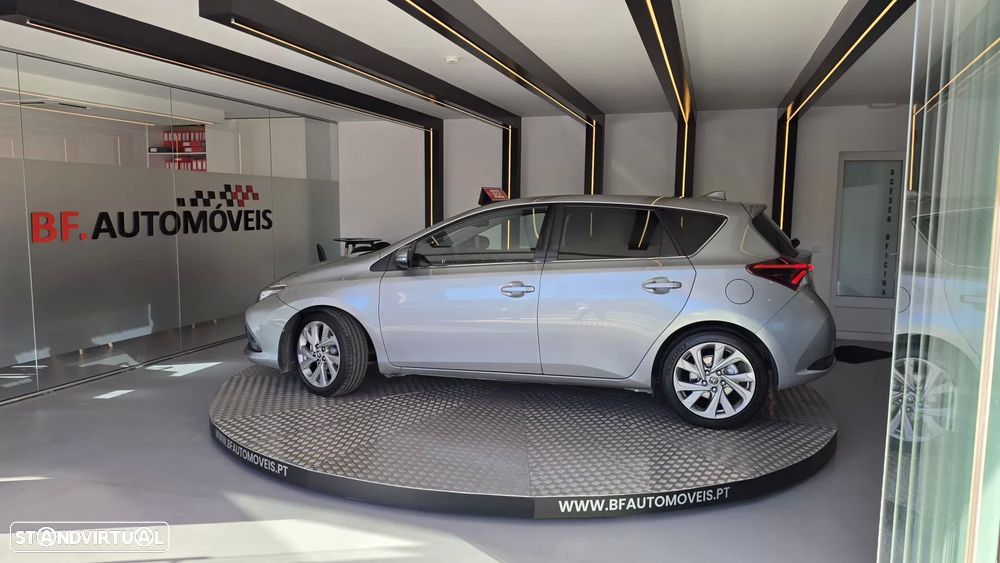 Toyota Auris 1.6 D-4D Exclusive+Navi - 14