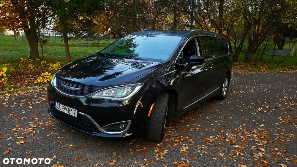 Chrysler Pacifica - 4