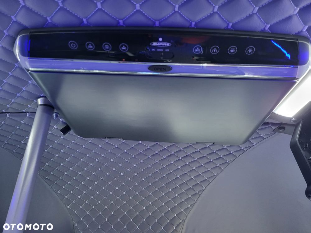 Mercedes-Benz Sprinter - 20