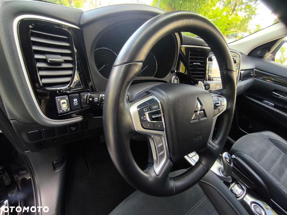 Mitsubishi Outlander 2.0 4WD Plus - 27