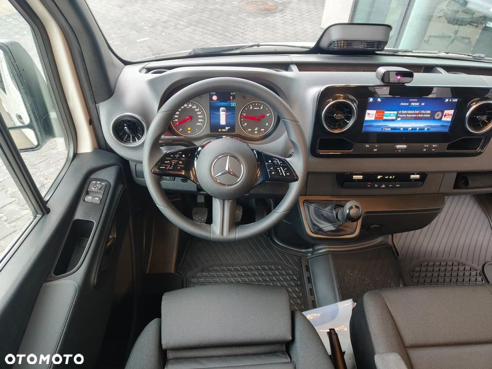 Mercedes-Benz Sprinter - 16