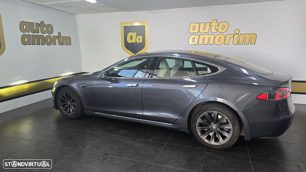Tesla Model S Long Range - 11