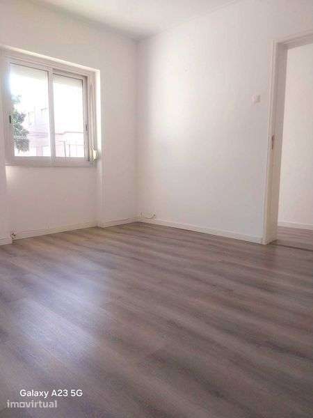 Arrenda-se T1 na Amadora com logradouro - Grande imagem: 3/12
