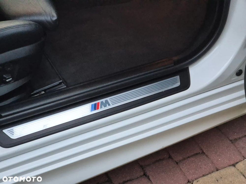 BMW Seria 5 525d xDrive - 14