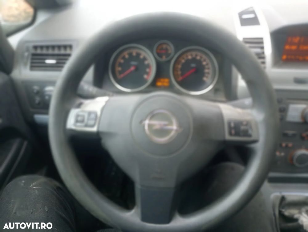 Opel Zafira 1.6i Essentia - 13