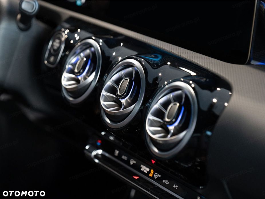 Mercedes-Benz Klasa A 220 4-Matic AMG Line 8G-DCT - 12