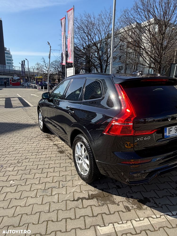 Volvo XC 60 B4 MHEV AT AWD Ultimate Dark - 14