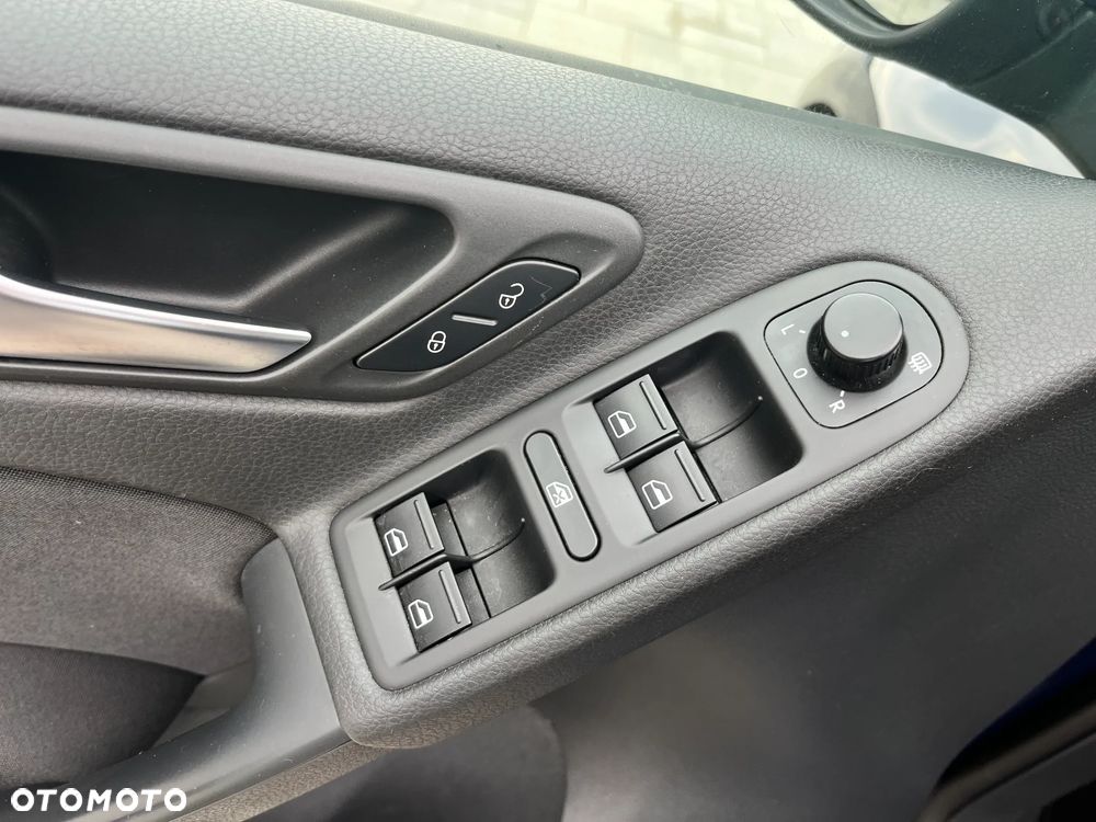 Volkswagen Golf 1.6 TDI DPF BlueMotion Technology Trendline - 12