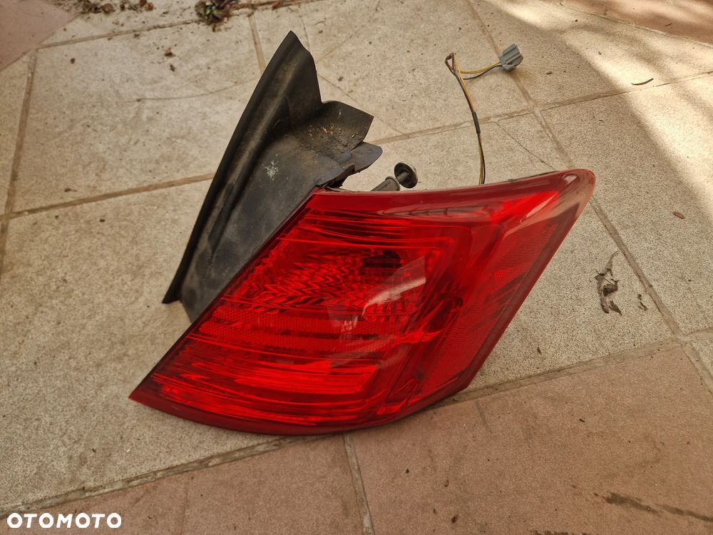 Ford Taurus Tylna Lampa 2015 - 2