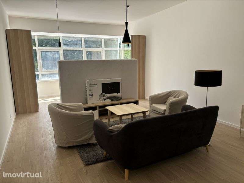 Arrenda-se Apartamento T0 estilo Loft - Grande imagem: 3/8