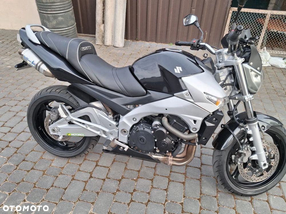 Suzuki GSR - 3