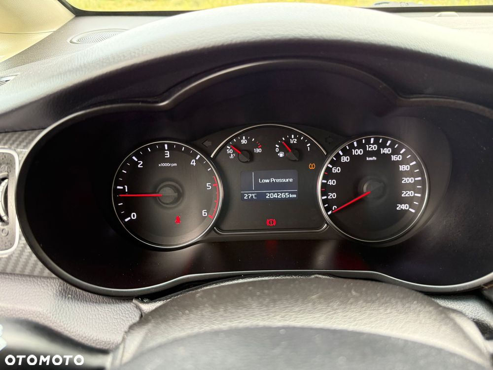 Kia Carens 1.7 CRDi M 7os - 8