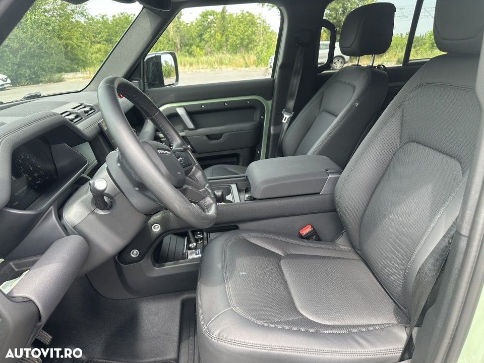 Land Rover Defender - 29