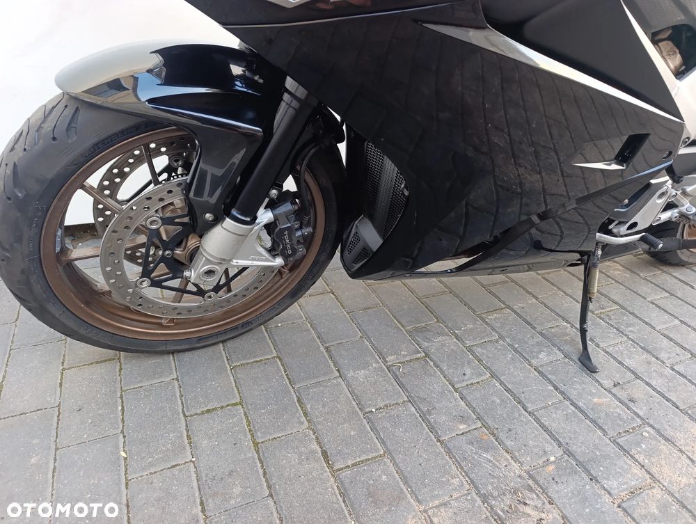 Honda VFR - 9