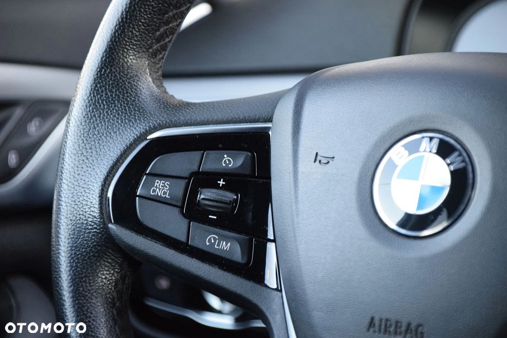 BMW Seria 5 518d - 22