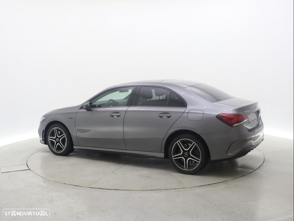 Mercedes-Benz A 250 e AMG Line - 3