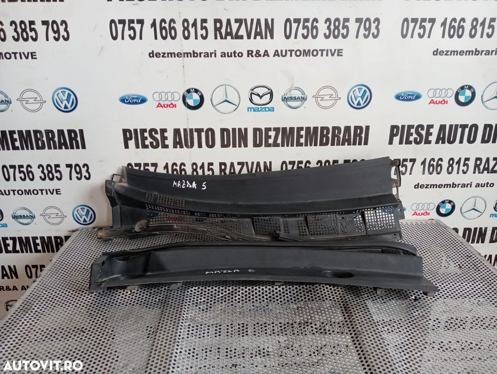 Grila Stergatoare Mazda 5 An 2005-2006-2007-2008-2009-2010 Volan Stanga Dezmembrez - Dezmembrari Ar - 2