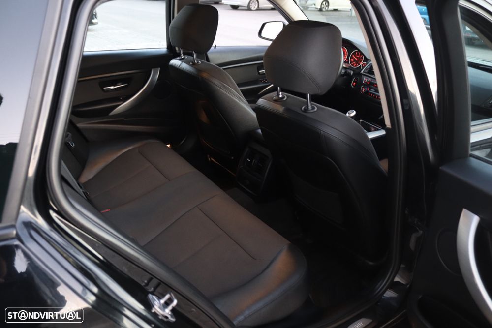 BMW 318 d Touring xDrive Line Sport - 45