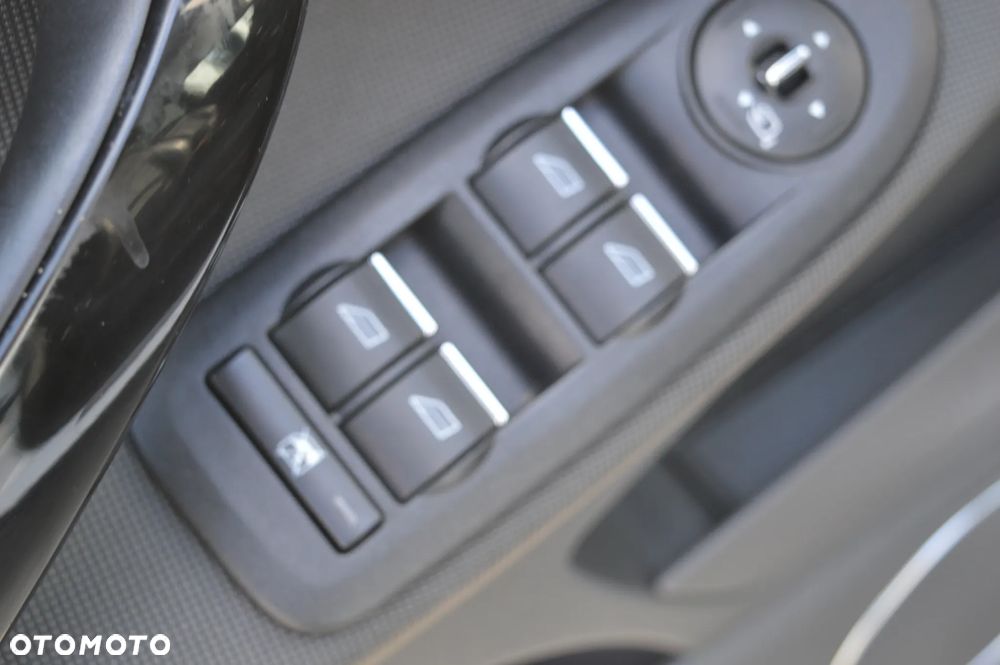 Ford Kuga 2.0 TDCi 2x4 Titanium - 20