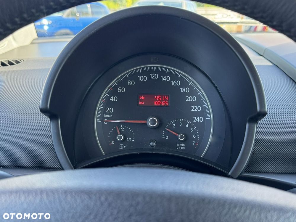 Volkswagen New Beetle 1.6 - 23
