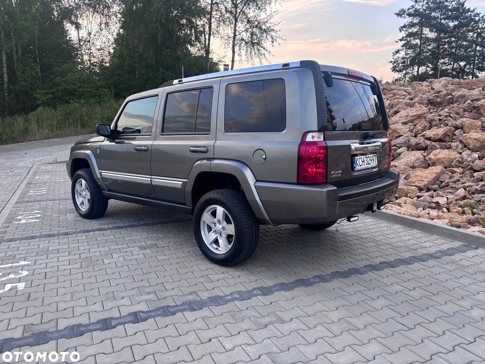 Jeep Commander 5.7 V8 Limited - 3